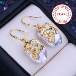 Gold-plated earrings with genuine natural pearl.