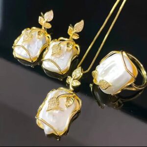 Set of genuine natural pearls, gold-plated.